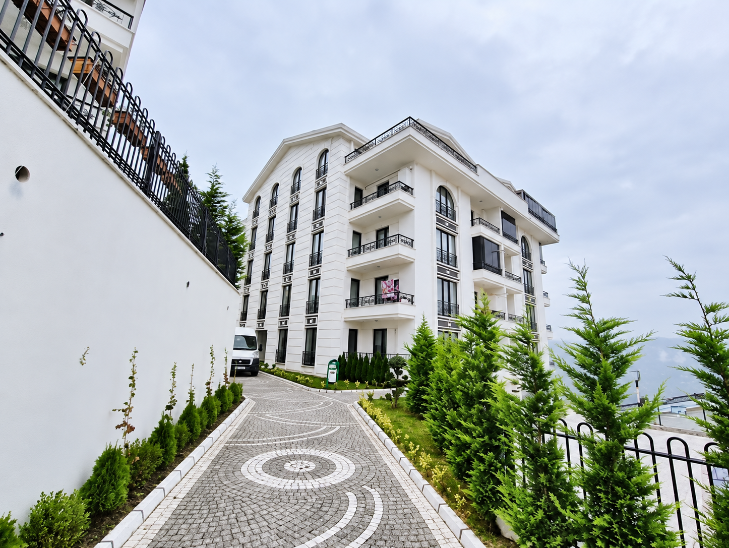 Akademik Elit Park Sitesi — yürüyüş yolu ve dış cephe