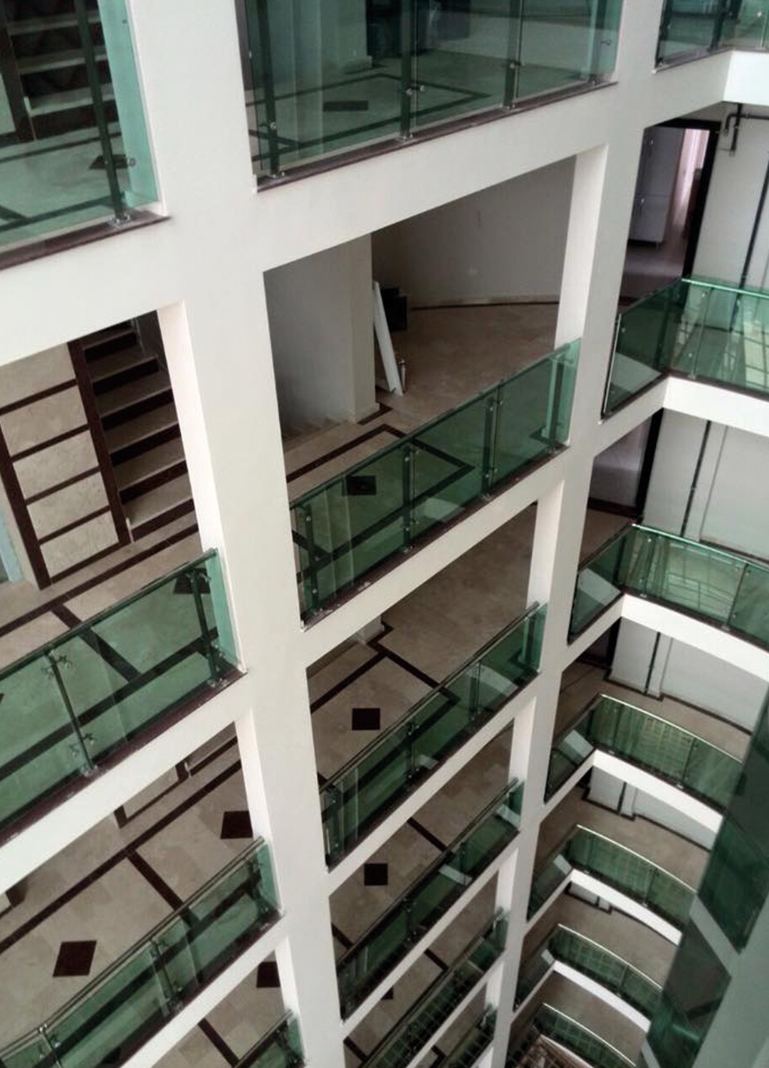 Ceren Residence Edirne — İç avlu ve kat koridorları