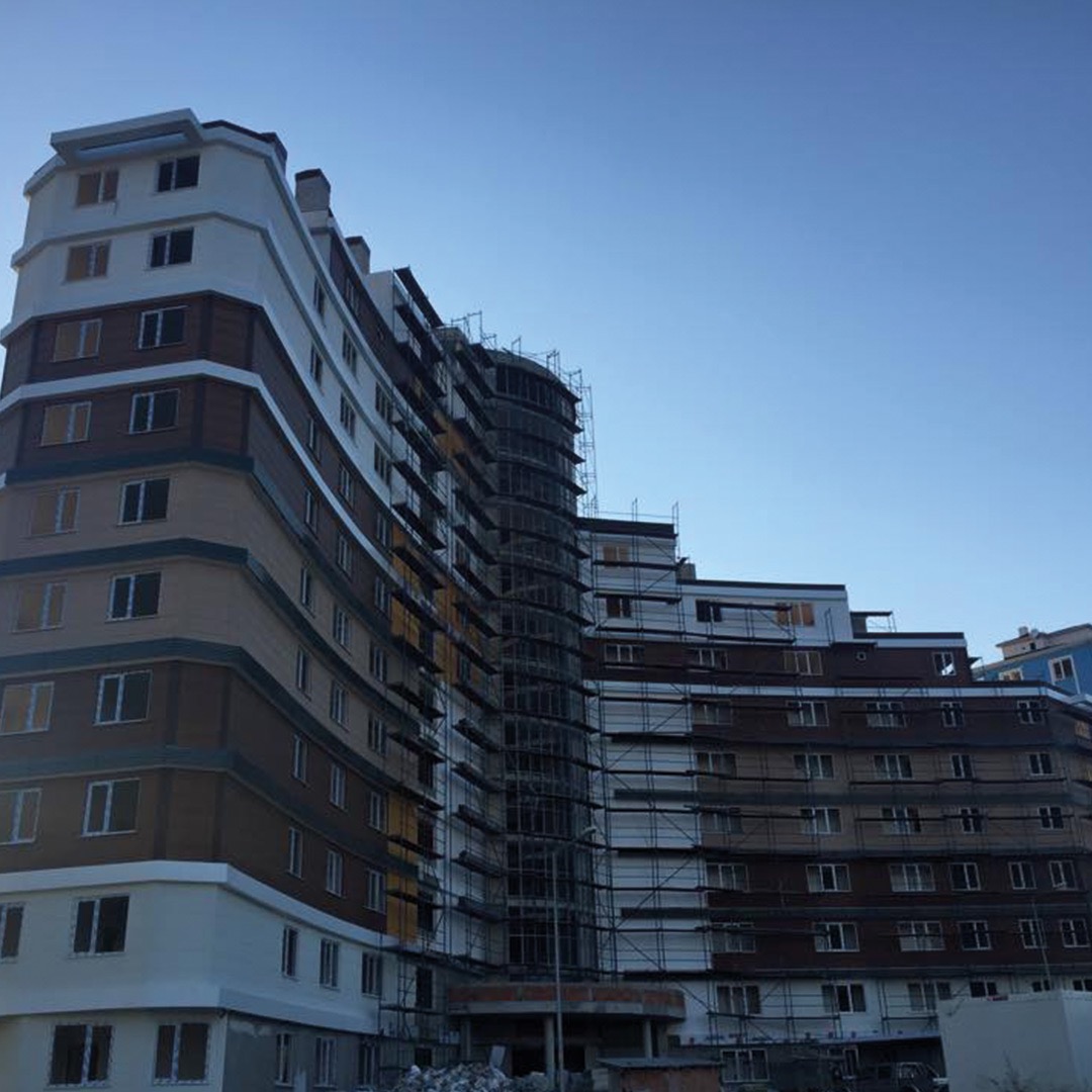 Ceren Residence Edirne — Giriş cephesi ve iskeleler