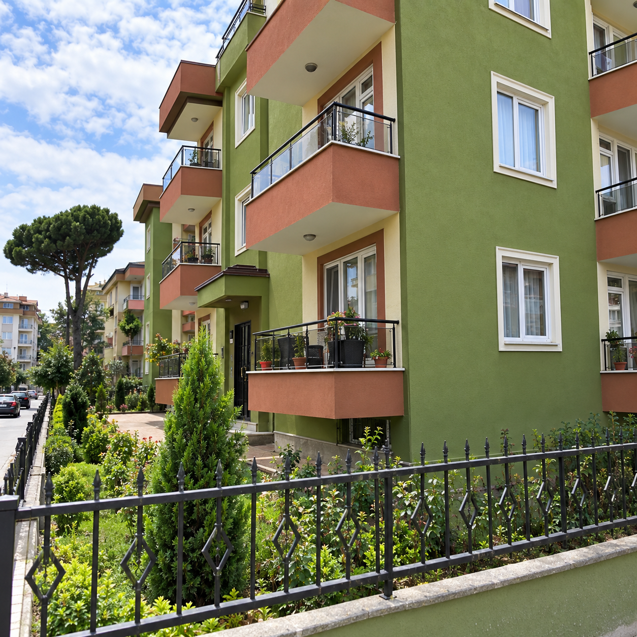 Sırrıpaşa Erdağı Evleri — bahçe ve balkonlar